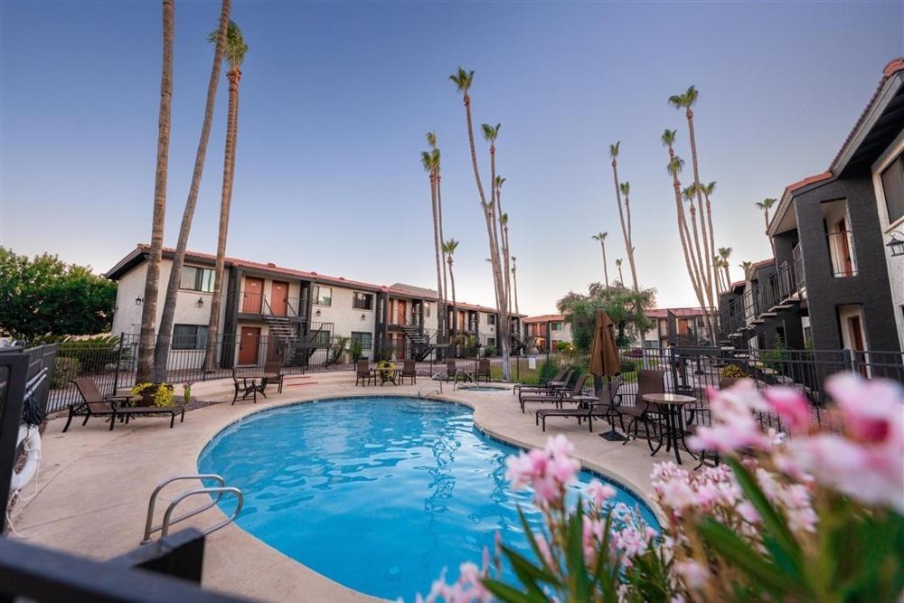 135 Fully Furnished, Amenities Galore * Scottsdale