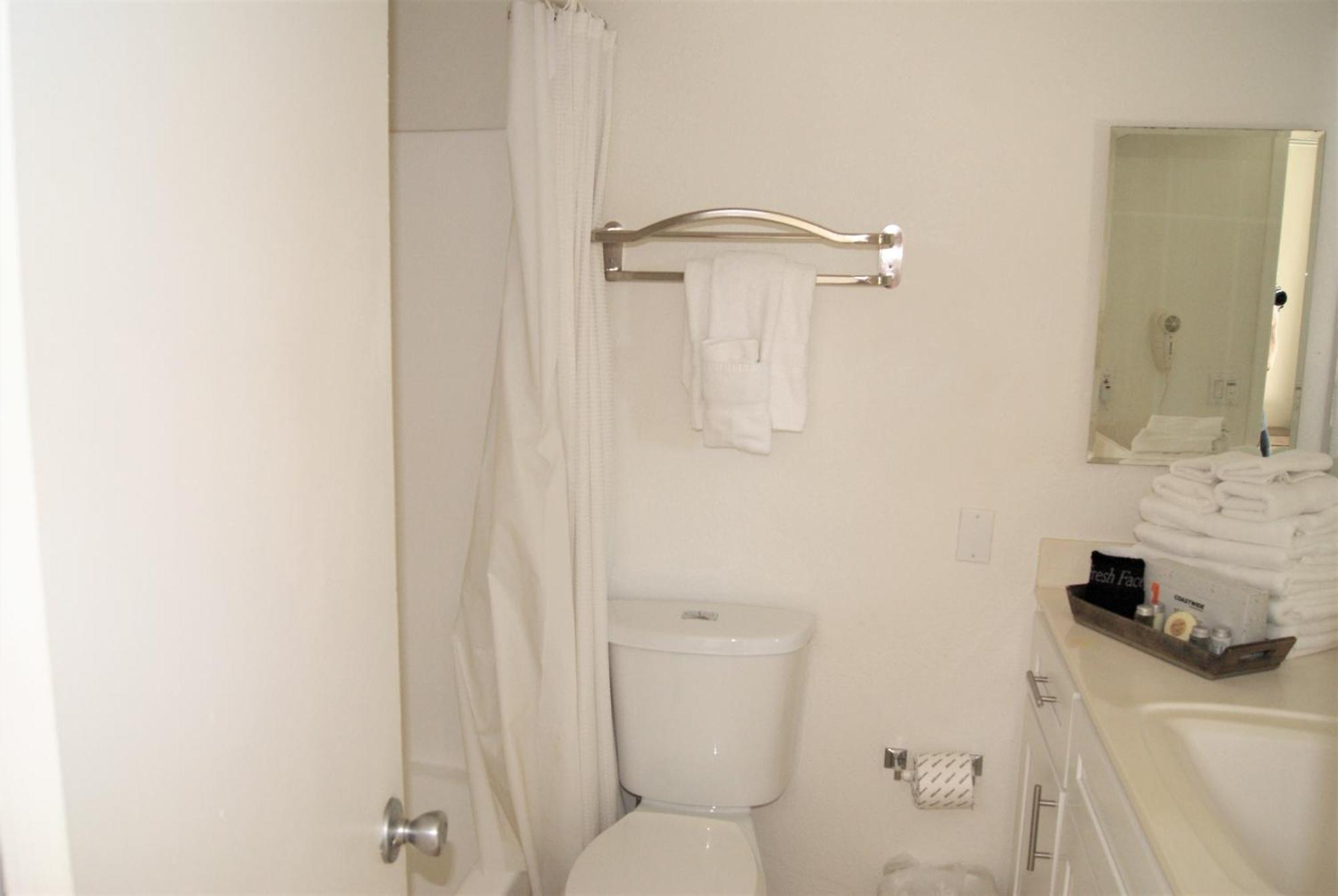 Apartment 135 Fully Furnished, Amenities Galore *